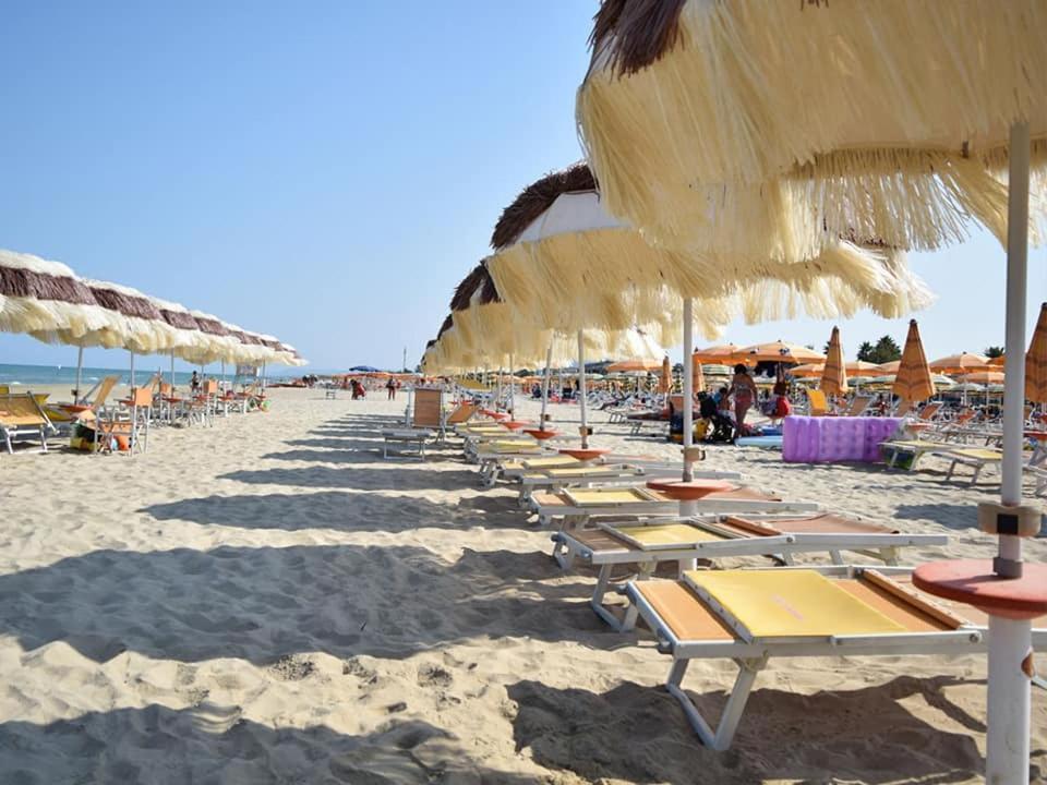 Ristorante Hotel Lucia - 100 Mt Dal Mare Giulianova Eksteriør bilde