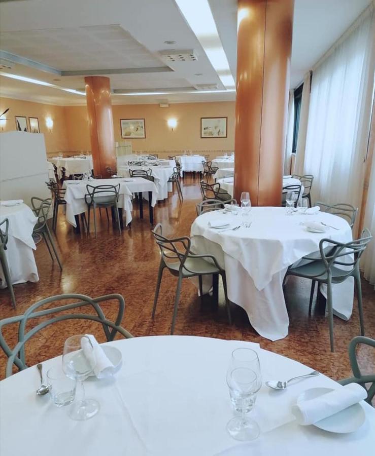 Ristorante Hotel Lucia - 100 Mt Dal Mare Giulianova Eksteriør bilde