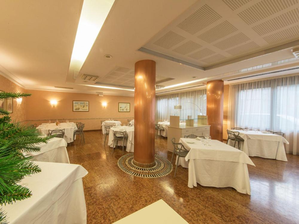 Ristorante Hotel Lucia - 100 Mt Dal Mare Giulianova Eksteriør bilde