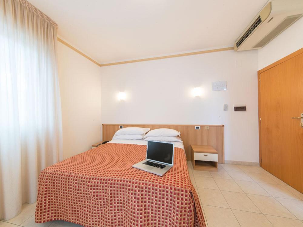 Ristorante Hotel Lucia - 100 Mt Dal Mare Giulianova Eksteriør bilde