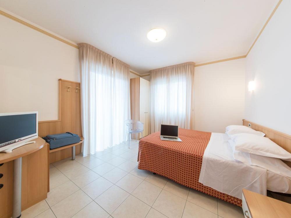 Ristorante Hotel Lucia - 100 Mt Dal Mare Giulianova Eksteriør bilde