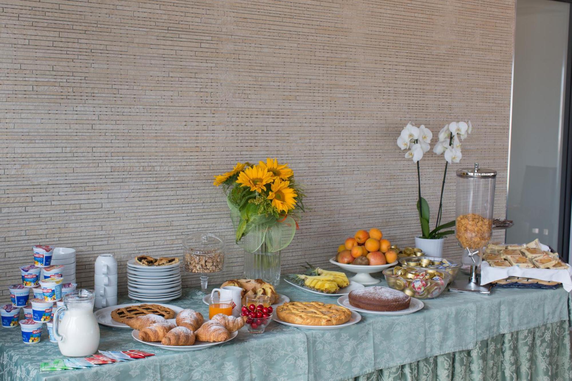 Ristorante Hotel Lucia - 100 Mt Dal Mare Giulianova Eksteriør bilde